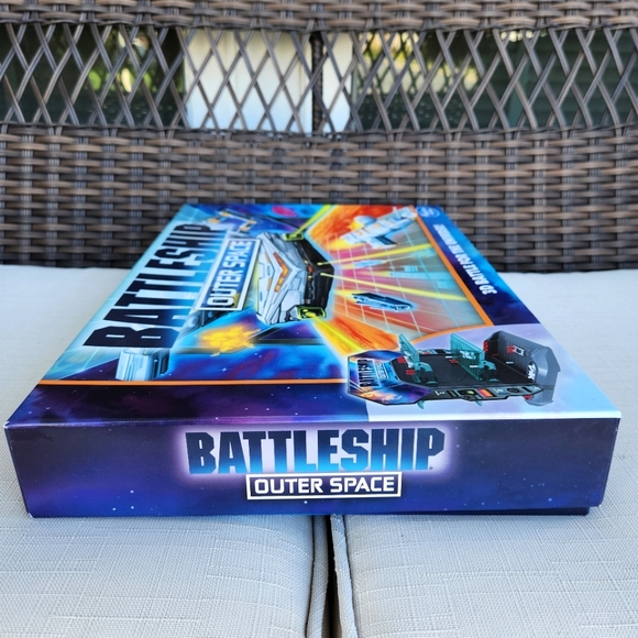 Hasbro Battleship Outer Space 3D Battle for the Universe - Picture 2 of 6